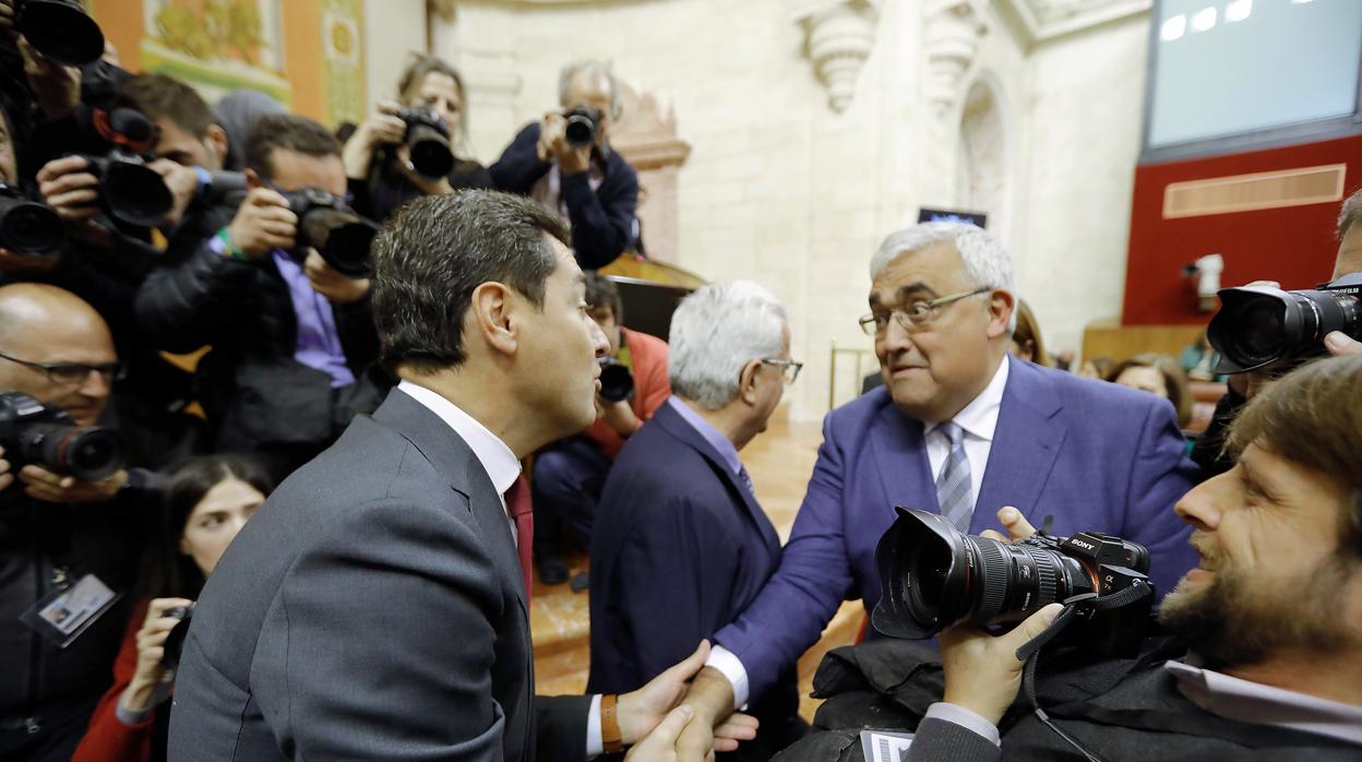 Antonio Ramírez de Arellano saluda a Juanma Moreno