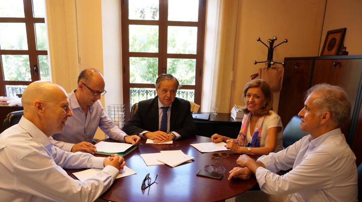 Reunión entre representantes de la Gerencia de Urbanismo y la Junta de Andalucía