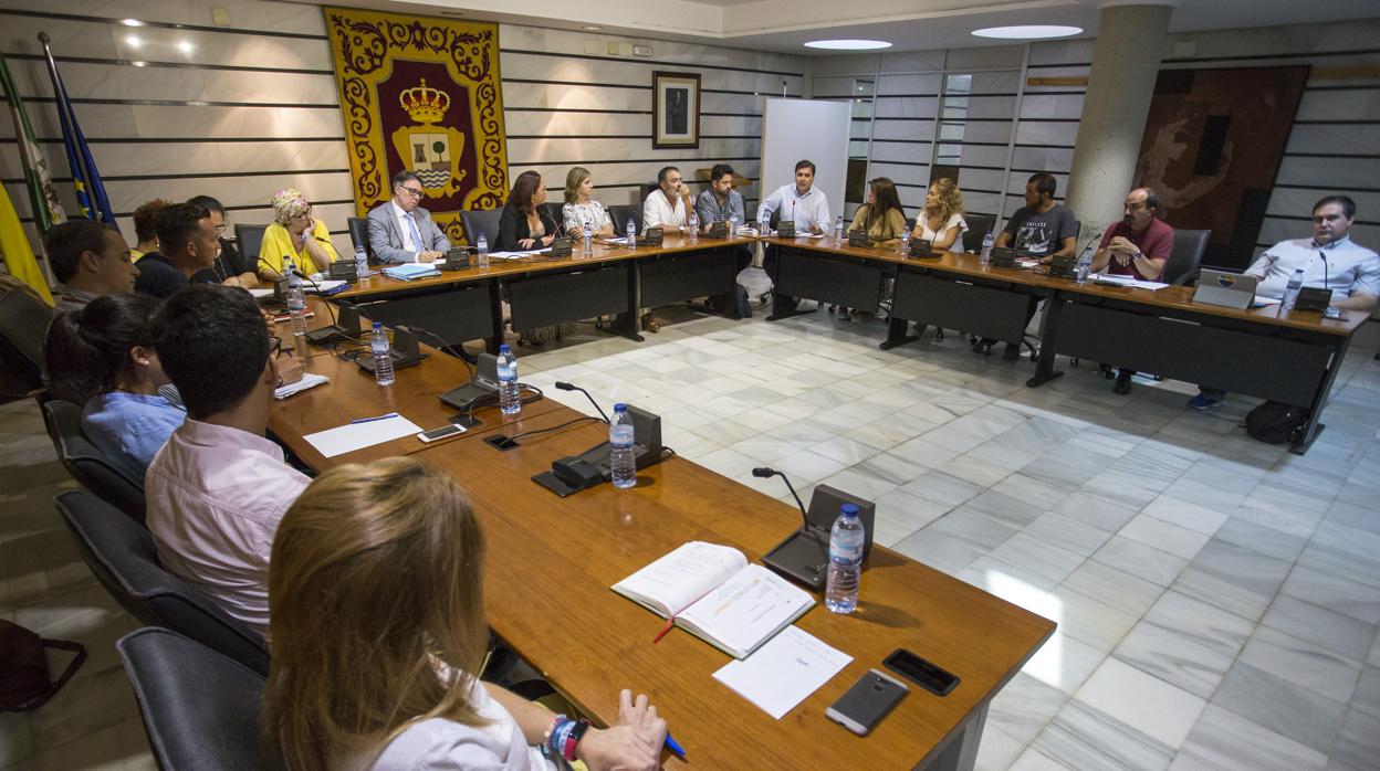 Una sesión plenaria en el Ayuntamiento de Punta Umbría
