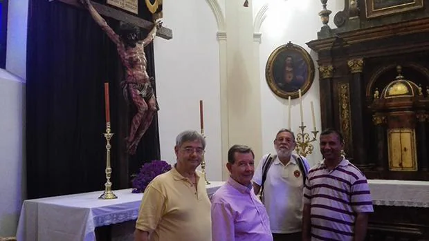 La hermandad Universitaria de Córdoba recibe la visita de dos misioneros de Tanzania