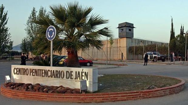 Piden utilizar pistolas de electrochoque tras la agresión de un preso a tres funcionarios en la cárcel de Jaén