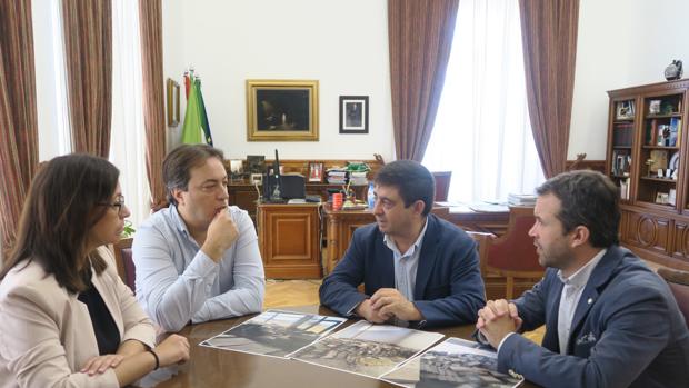 Acuerdo para frenar el deterioro del archivo municipal de Jaén guardado sin protección en una nave industrial