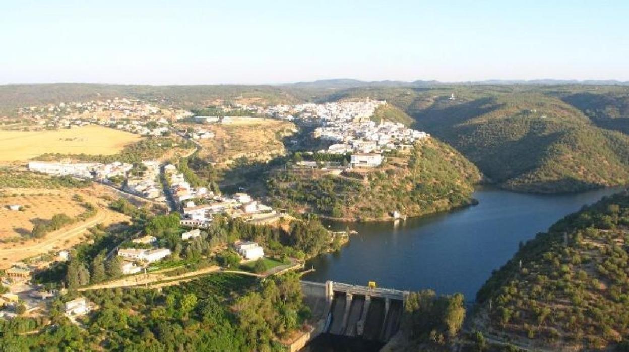 Embalse del Bembézar, del que parte el canal del riego