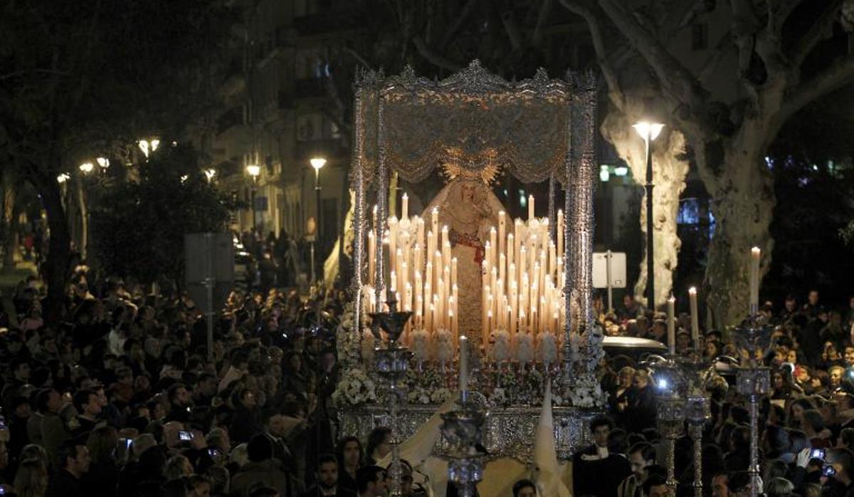 La Virgen de la Paz y Esperanza en la Semana Santa de 2016