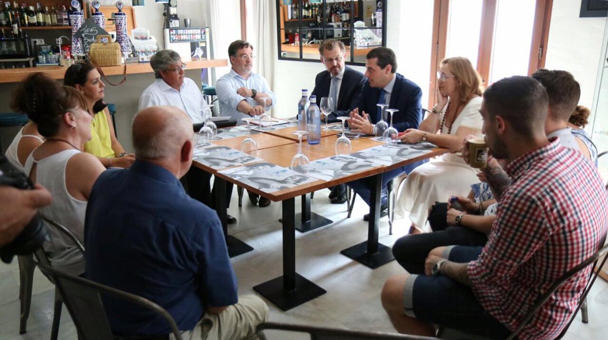 Vecinos del Casco Históricos reunidos con el alcalde José María Bellido la pasada semana