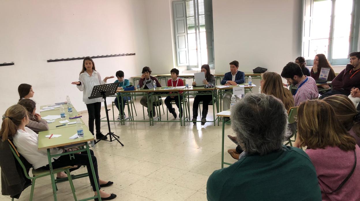 Niños de Primaria en un debate organizado por la Fundación Cánovas de Málaga