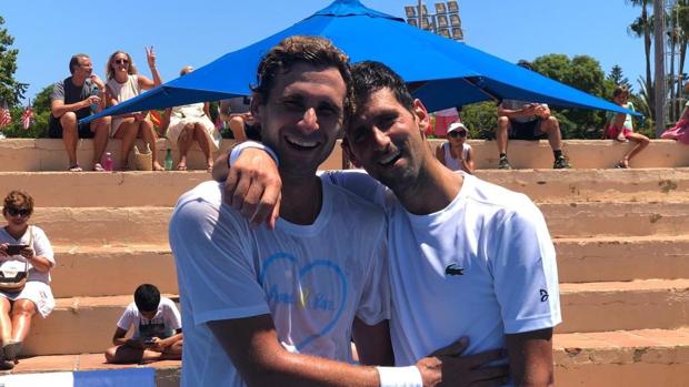 Djokovic descansa en Marbella con la familia antes de asaltar el US Open