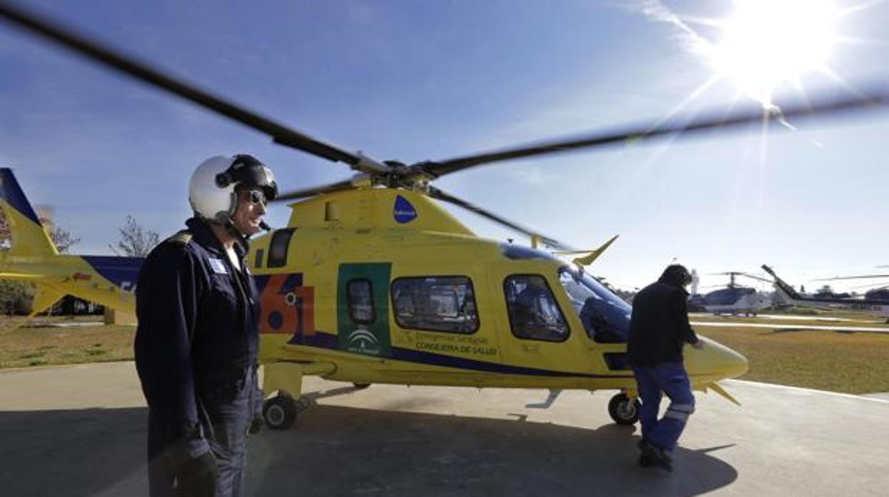 El trabajador herido en Isla Cristina ha tenido que ser evacuado en helicóptero