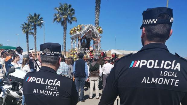 Venida de la Virgen 2019: La Policía Local de Almonte denuncia su «desesperación» a pocos días del traslado
