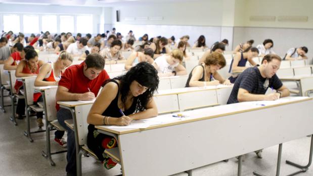 La Junta de Andalucía adjudica destino a unos 14.700 profesores para el próximo curso