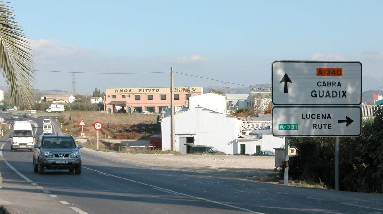 Carretera A-318 que une las localiddes de Cabra y Lucena