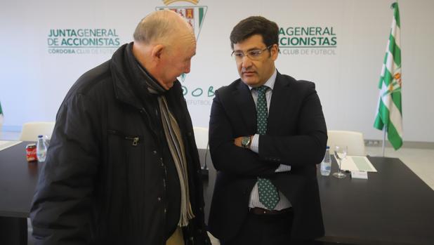 Córdoba CF| Minoritarios y las peñas incrementan la presión sobre Jesús León