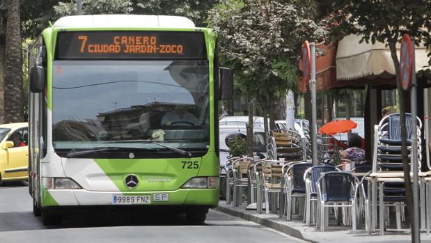 UGT alerta de que el paso de la línea 7 de Aucorsa por la Avenida de Guerrita supondrá retrasos