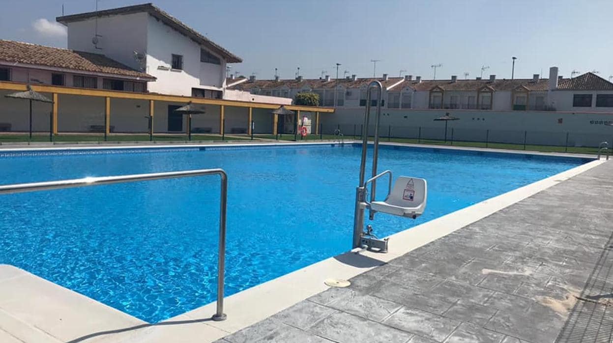 Imagen de la piscina municipal de Castellar de la Frontera