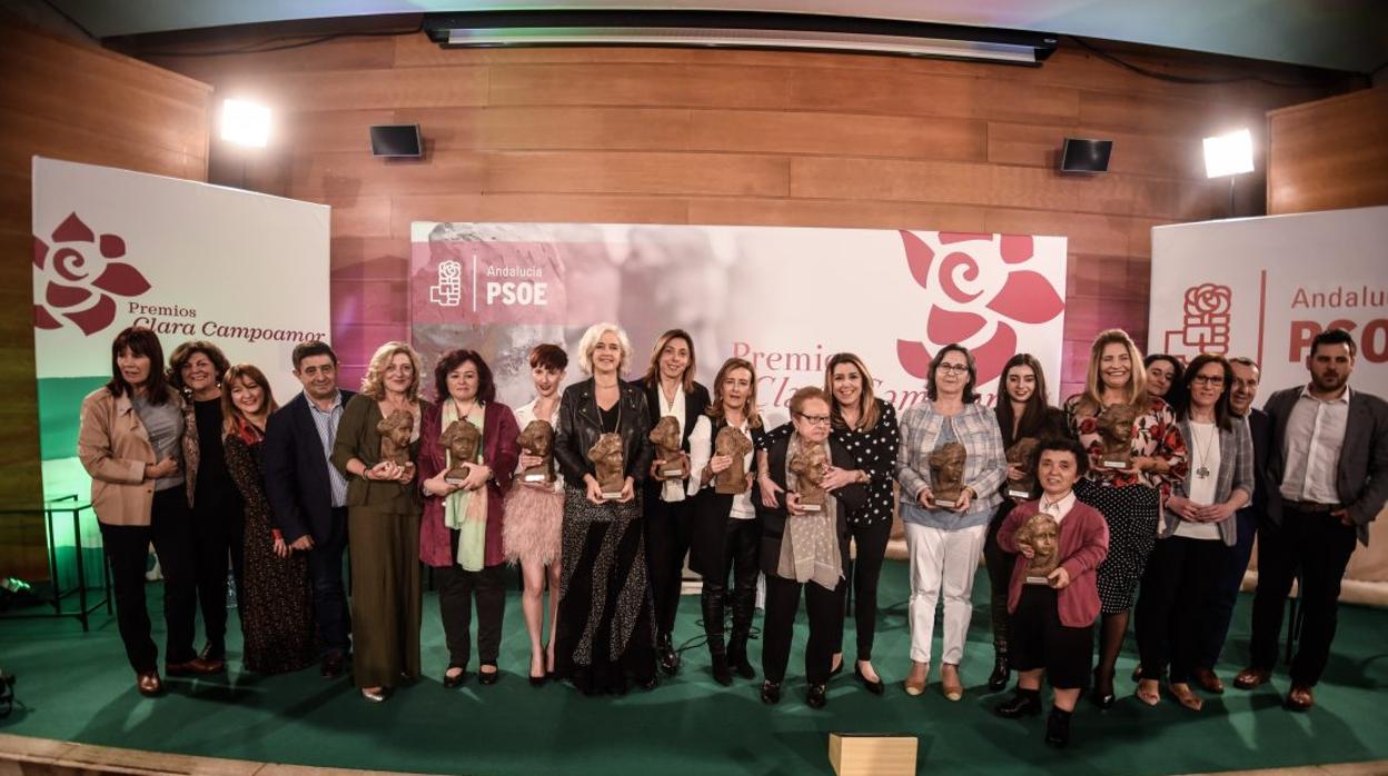 Susana Díaz, en la última entrega de los Premios Clara Campoamor, que destacó a uno de los colectivos