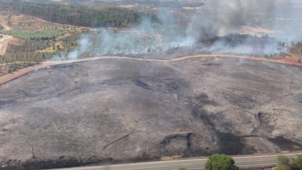 Heridos dos trabajadores del Infoca en el incendio de Valverde del Camino