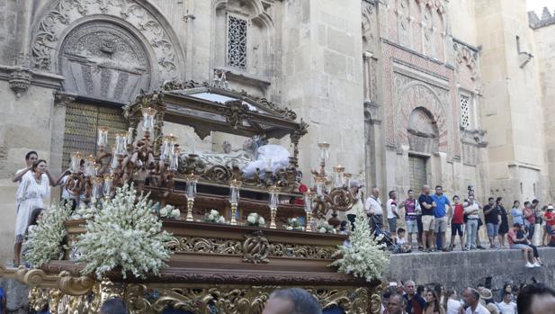 Una fusión de contrastes con la Virgen del Tránsito