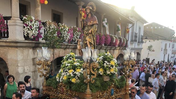 Dos Torres se llena de colorido con las alfombras saladas de San Roque