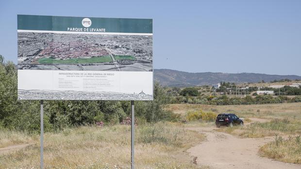 Arrancan las obras del camino central del Parque de Levante en Córdoba