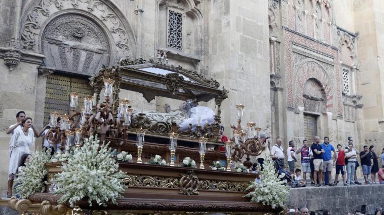 La Virgen del Tránsito a su paso por la Catedral