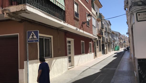 Hallan muerto en el interior de su vivienda a un hombre de 50 años en Lucena