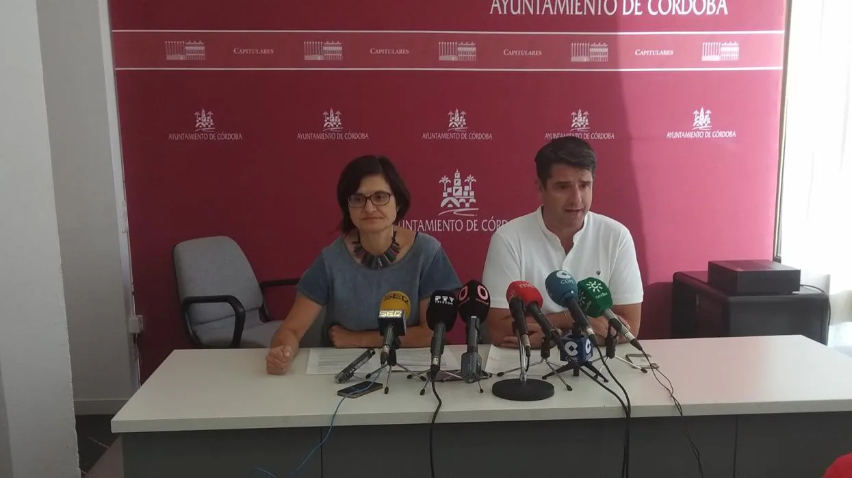 Amparo Pernichi y Pedro García en una rueda de prensa