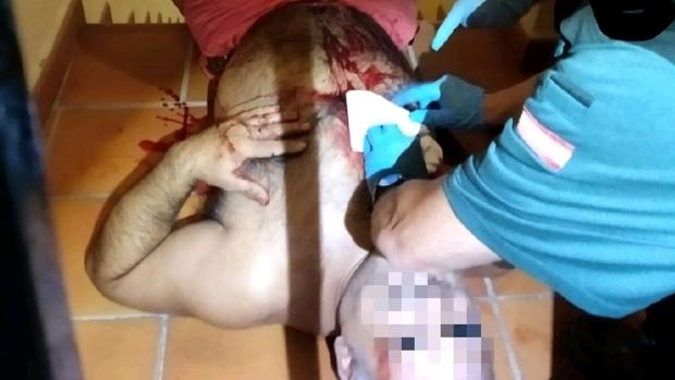 Apuñala a su novio en Mijas y dice que quiso matarlo por «terrorista»