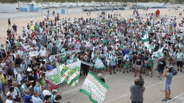 La afición del Córdoba CF pide la marcha de Jesús León