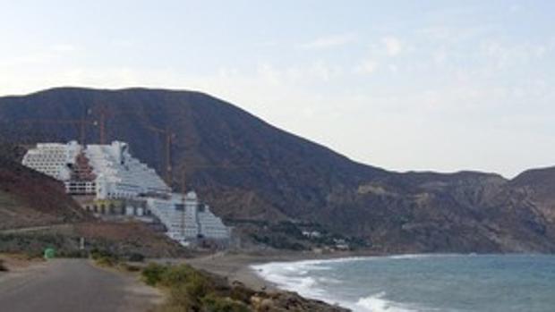 Por qué sigue en pie El Algarrobico, el hotel fantasma de Cabo de Gata-Níjar