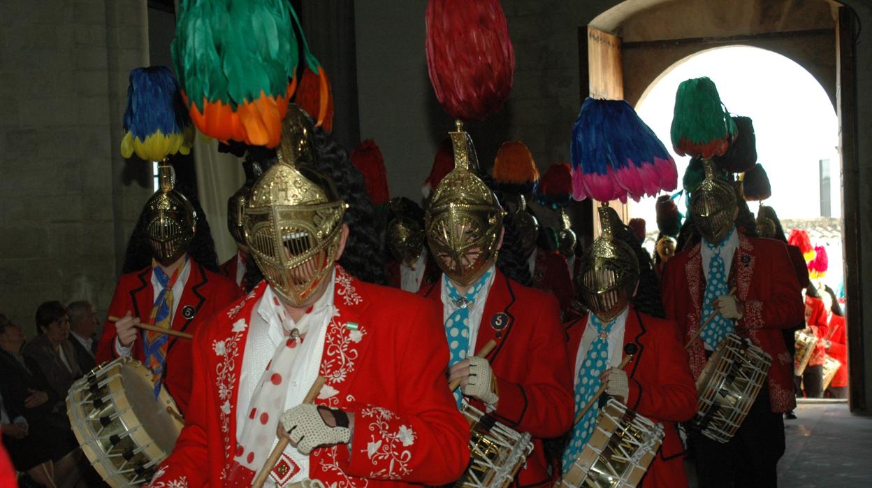 Desfile de judíos con sus tradicionales tambores en la Semana Santa de Córdoba