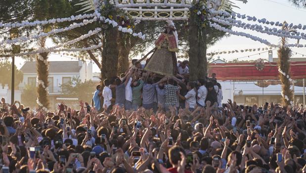 Venida de la Virgen del Rocío 2019: el Traslado de la Blanca Paloma registró una afluencia de 1,4 millones de personas