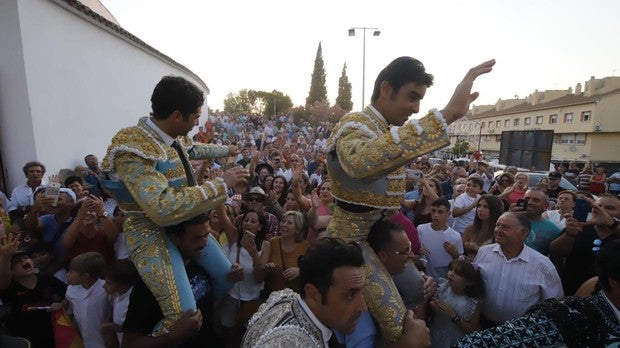 Perera y Cayetano se reparten siete orejas en Priego de Córdoba