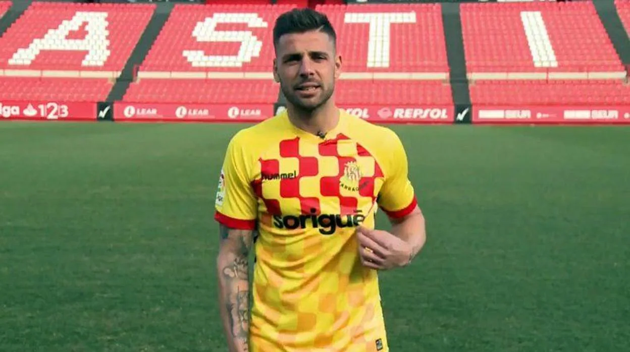 Xavi Molina, con la camiseta del Nástic de Tarragona