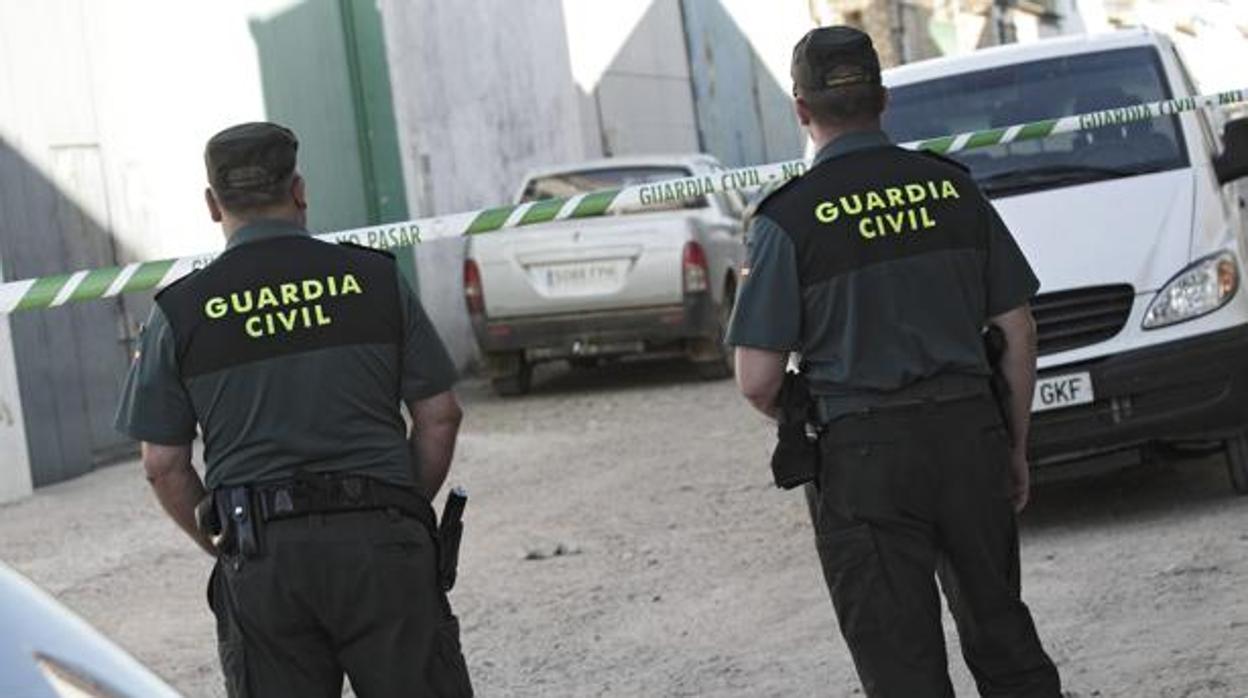 La Guardia Civil ha desplegado un dispositivo para encontrar el asesino fugado.