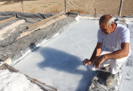 La sal codiciada por los mejores chefs que se elabora en una pedanía de Baena