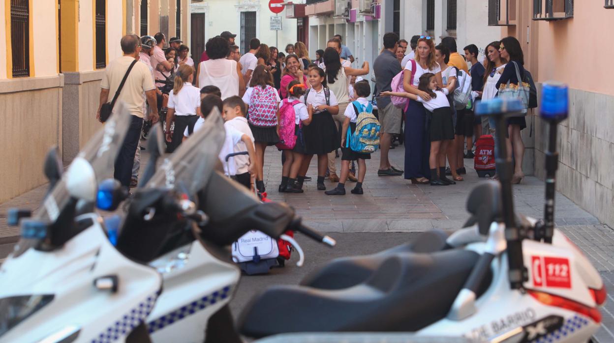 El edil de Movilidad, Miguel Ángel Torrico, junto a la plaza de las Tendillas