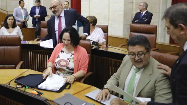 Vox quita al juez Serrano los asuntos de Igualdad en el Parlamento de Andalucía