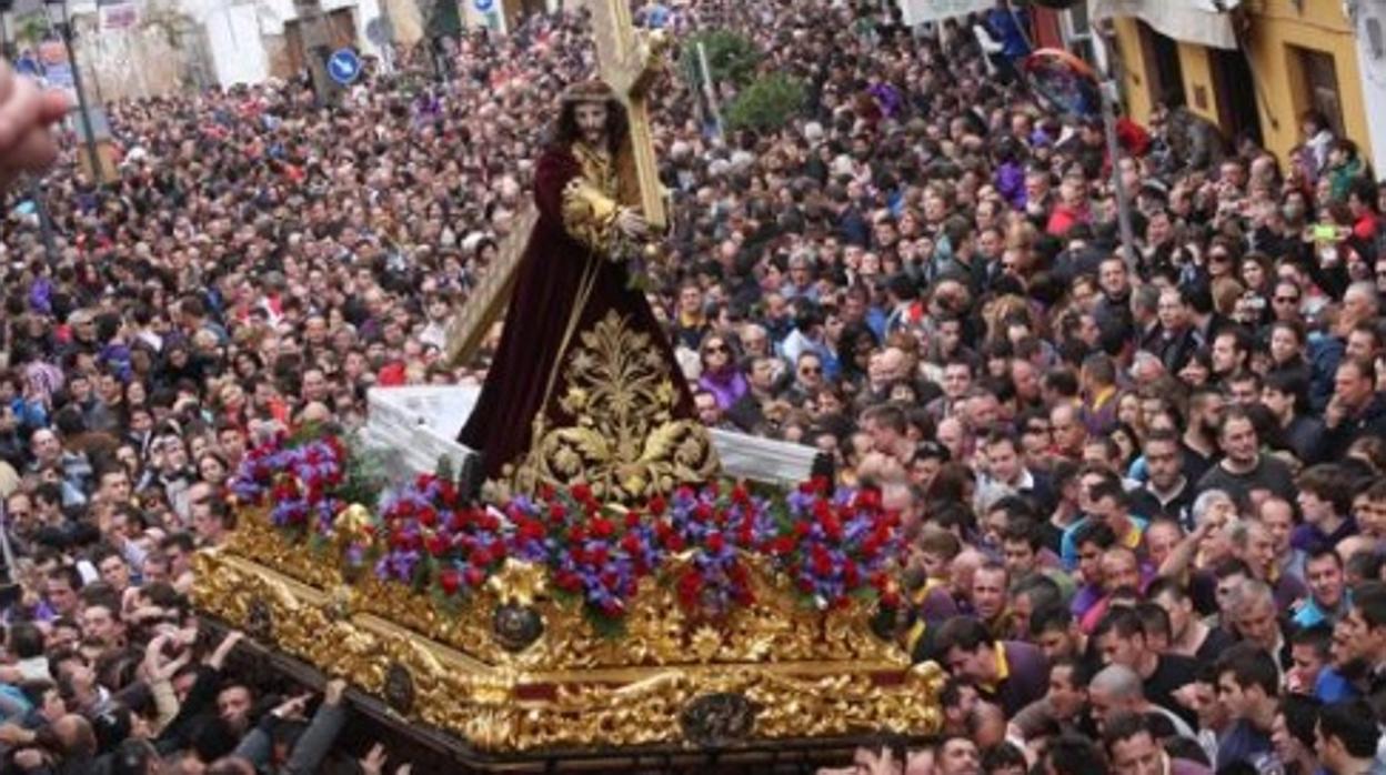 El Nazareno de Priego durante su desfile procesional el Viernes Santo