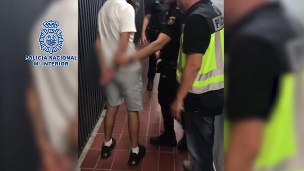 Detienen a dos fugitivos por el asesinato en una barriada deprimida de Fuengirola