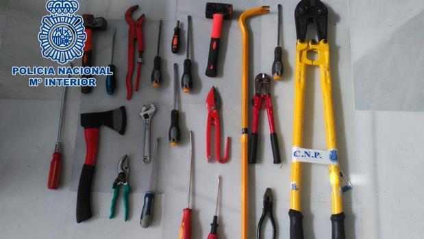 Detienen «in fraganti» en Granada a un «singular» ladrón de casas que robaba desde joyas hasta comida