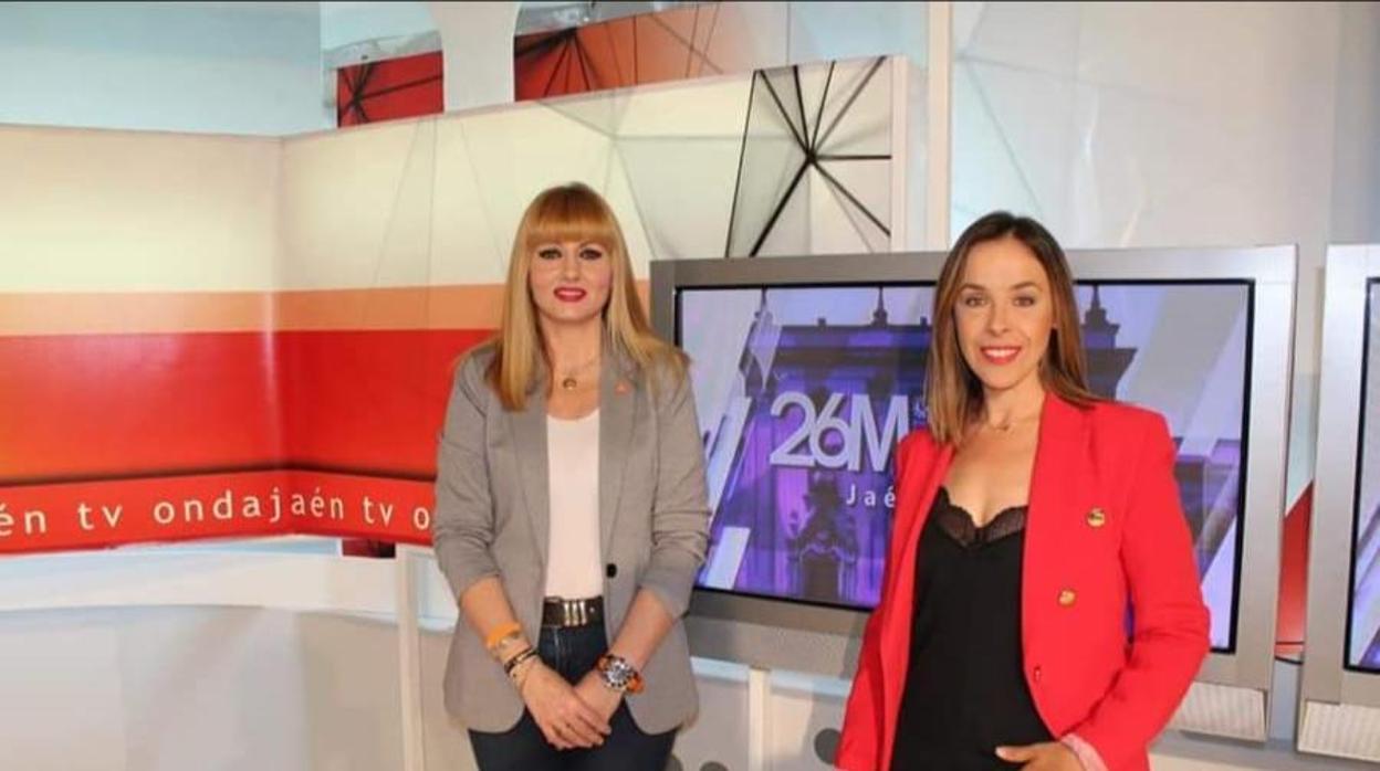 La portavoz de Ciudadanos, María Cantos, a la izquierda, junto a una periodista de Onda Jaén