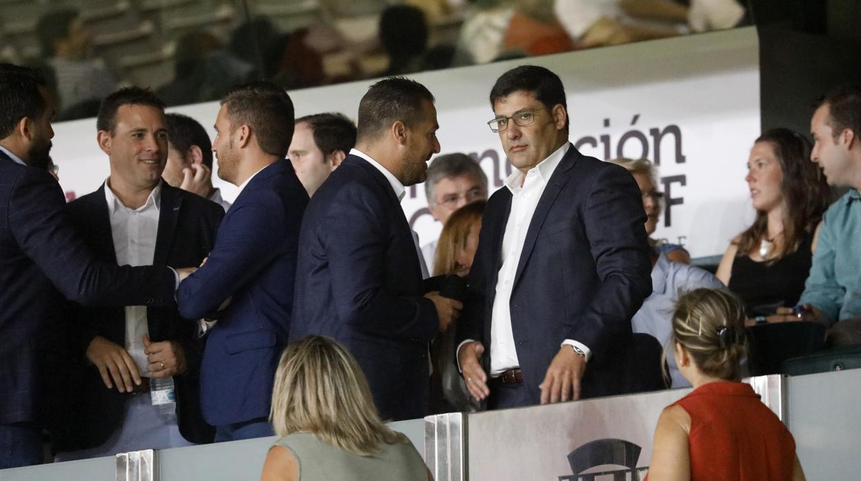 El presidente del Córdoba CF, Jesús León, en el palco de El Arcángel