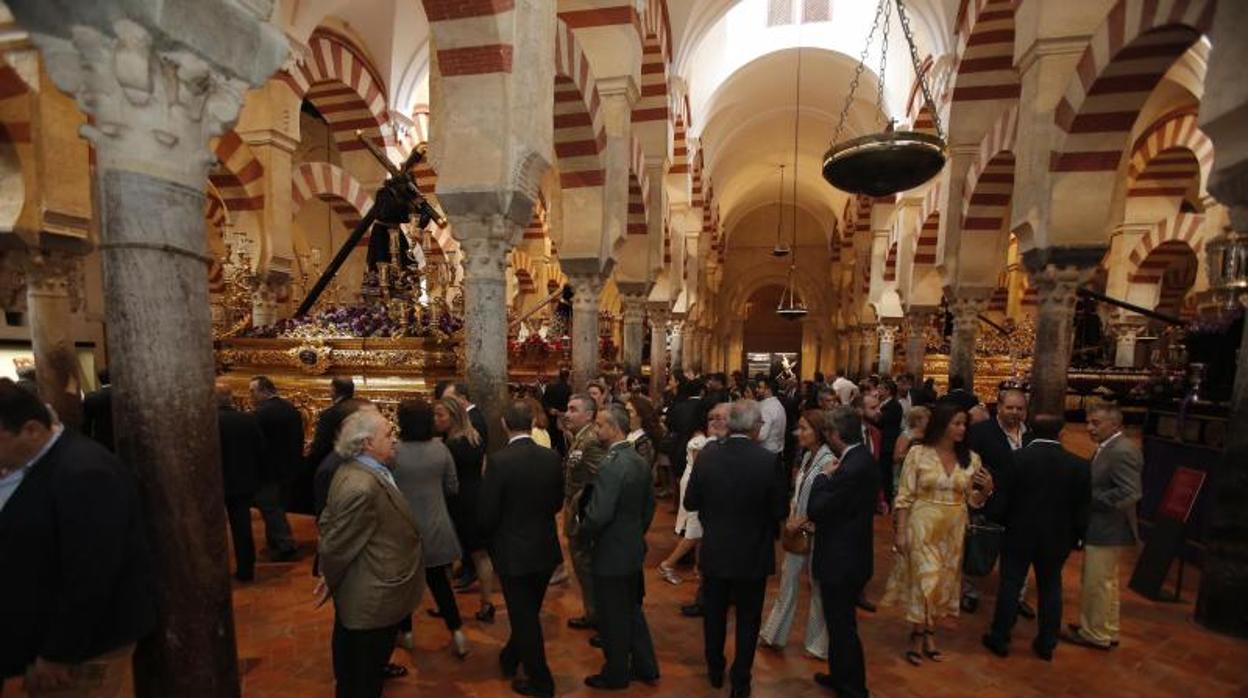 Los primeros visitantes de la exposición el pasado domingo