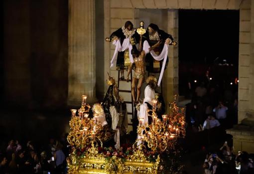 El Descendimiento tras pasar por el arco del triunfo