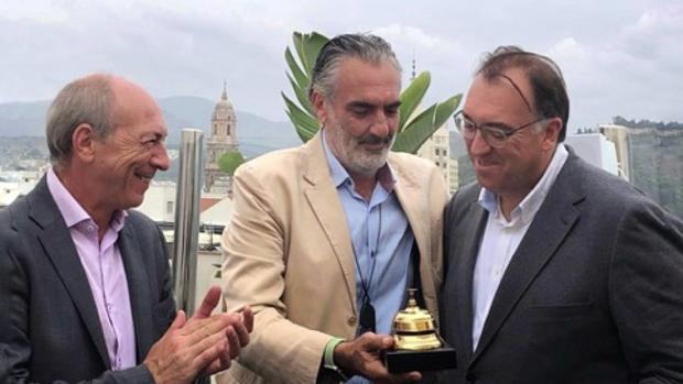 Los hoteleros de Málaga reconocen a Arturo Bernal, exdirector provincial de Turismo