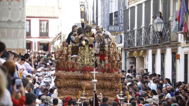 Magna de Córdoba 2019 | Los pasos comienzan a salir de la Catedral de camino a sus templos