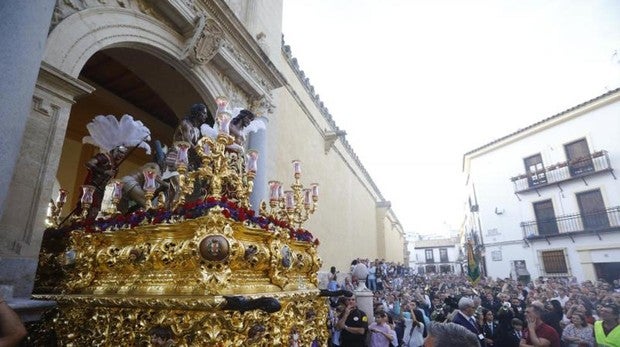 Córdoba volvió a soñar despierta con 18 hermandades en la calle en una tarde histórica