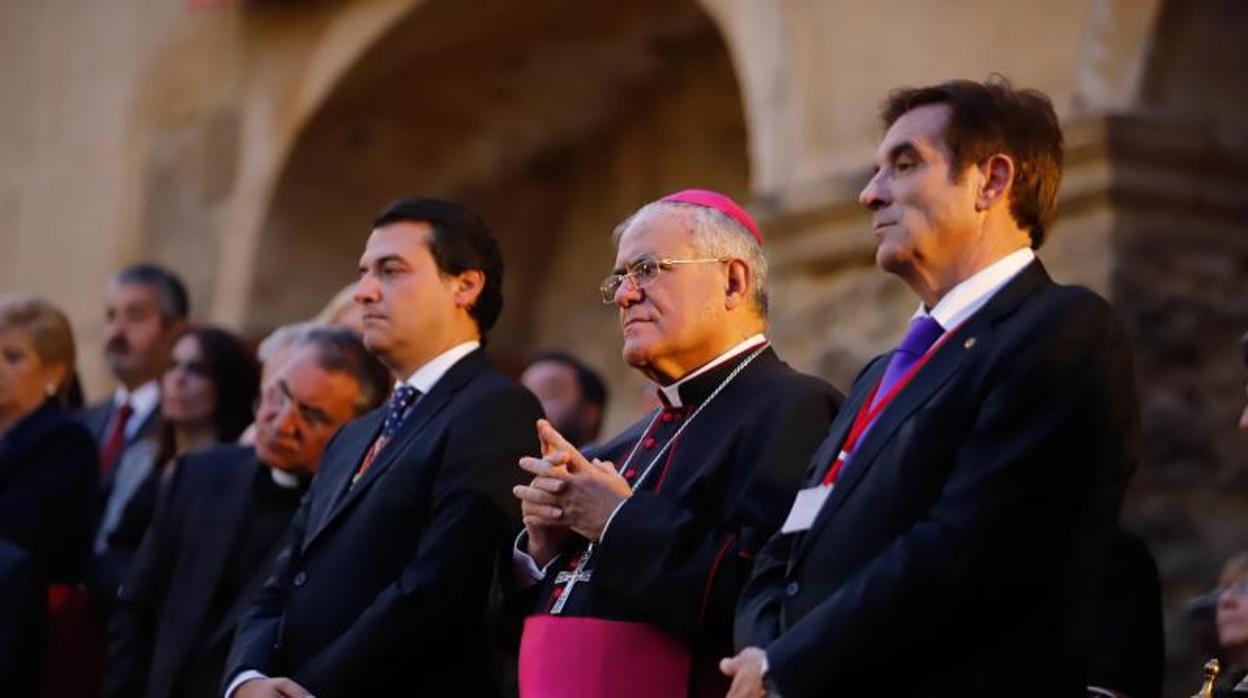 Francisco Gómez Sanmiguel junto a Demetrio Fernández y José María Bellido