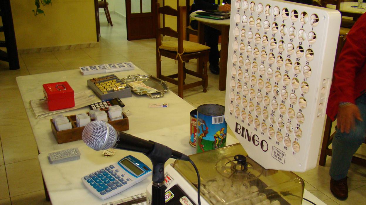 Bingo utilizado para las partidas ilegales en un local de Lucena