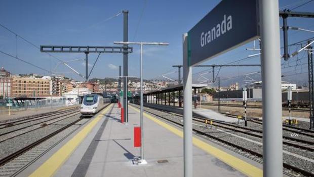 Renfe vuelve a retrasar las conexiones de Granada a Málaga y Sevilla con alta velocidad